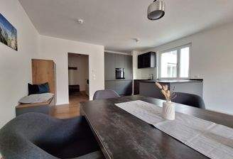 Esszimmer mit Blick auf die Küche.jpg