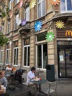 Blumen an der neuen Fassade