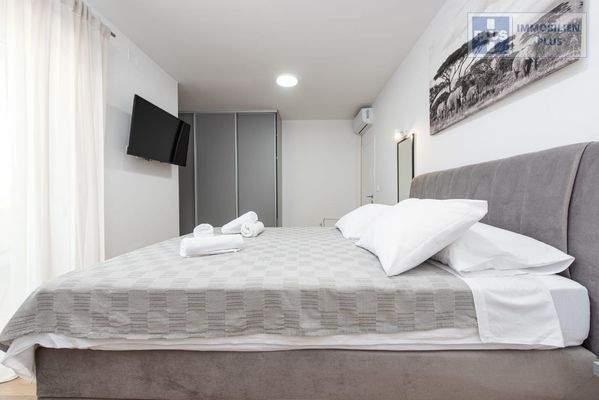 tinj-luksuzna-villa-s-velikom-okucnicom_11