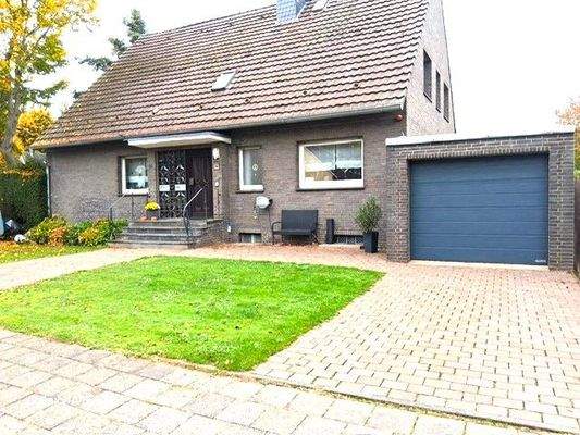 Außen Vorderansicht.jpg