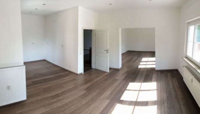 Top-moderne 5-Zimmer Wohnung im Stadtkern von Steinheim/Westfalen, Dachterrasse mit tollem Emmerblick!