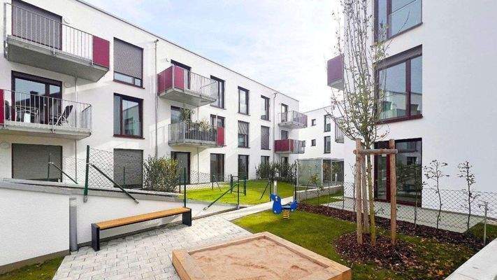 Viel Grün im Aussenbereich und familienfreundlich