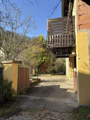 Einfahrt zum Doppelhaus