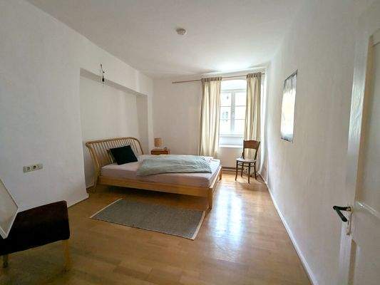 Geräumiges Schlafzimmer