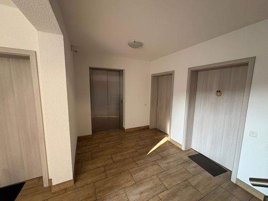 Zugang Wohnungen mit Aufzug