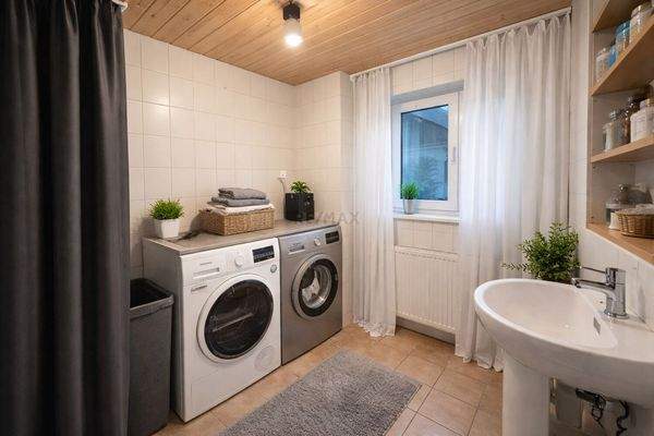 Aufgeräumtes Bad durch KI erstellt