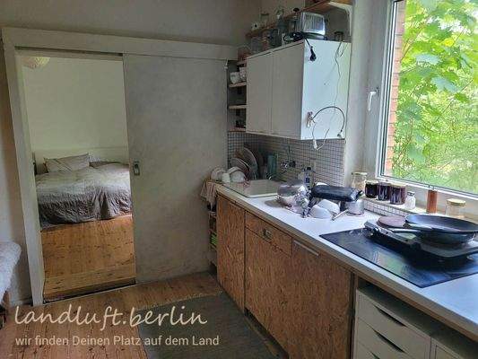 Blick von der Küche ins Schlafzimmer.jpg