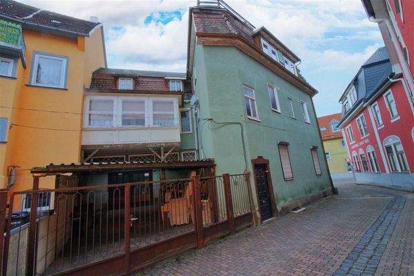 Rückansicht mit Garage