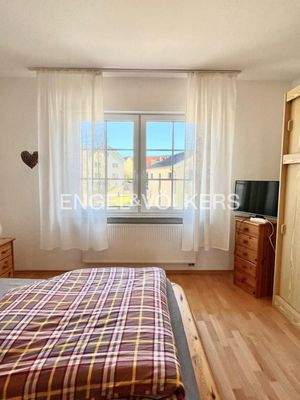 Geräumiges Schlafzimmer im 1. OG