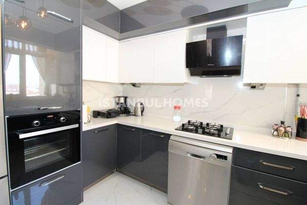 Luxe Flat with Car Parking Area in Complex in Istanbul Maltepe