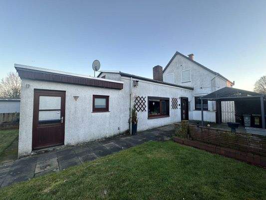 Blick auf die Werkstatt und Schuppen