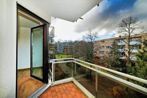 Überdachter Balkon zum Innenhof