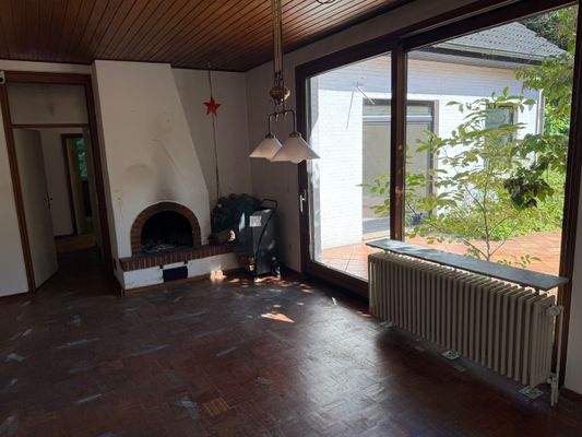 Kamin und Terrassenzugang