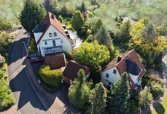 Einzigartiges Villenanwesen mit Gästehaus und Traumgrundstück