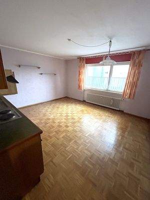 Raum mit Küche (Keller)