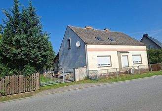 Ansicht des EFH mit Grundstückszufahrt, Straßenseite 