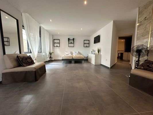 F1 Schlaf- und Wohnzimmer