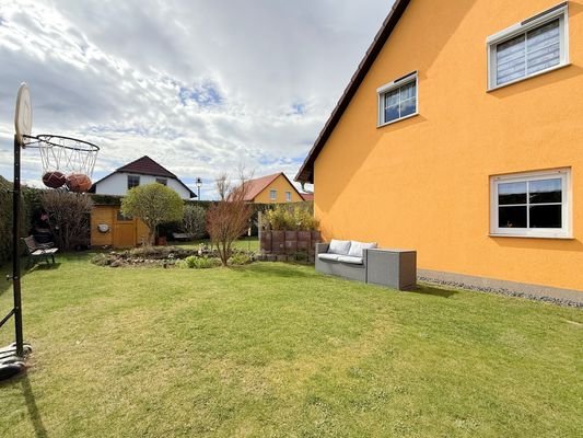 große Freifläche im Garten
