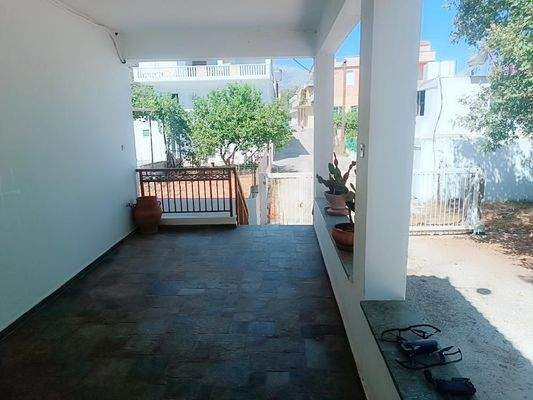 Kreta, Vryses: Wohngebäude mit Pool und Bergblick zu verkaufen – Ideale Investition im Apokoronas!