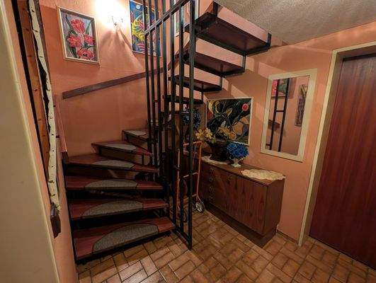 Kellerflur und Treppenhaus