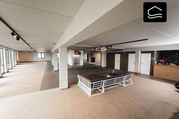 Showroom Fahrstuhl.jpg