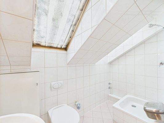 Bad im Dachgeschoss