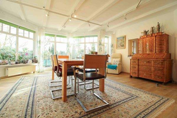 Wohnzimmer 2.1 mit Kamin