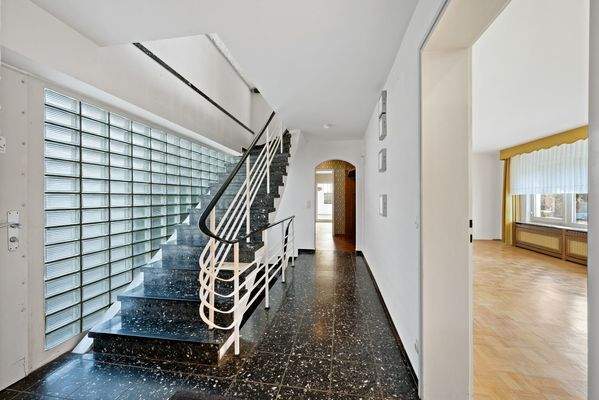 Treppenhaus und Eingang