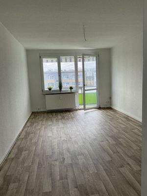 Wohnzimmer mit Balkon