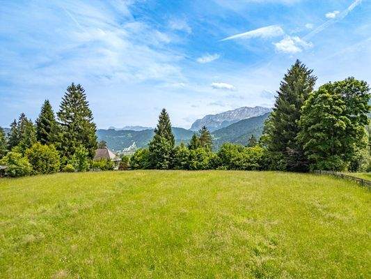 Grund mit Blick ins Tal