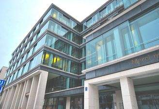 Ansicht Gebäude mit Ubahn