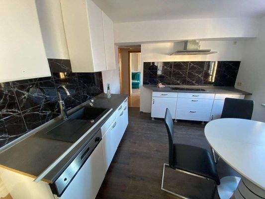 moderne Einbauküche im 1. OG (3).jpeg