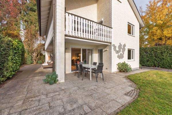 Zweiseitig umlaufende Terrasse