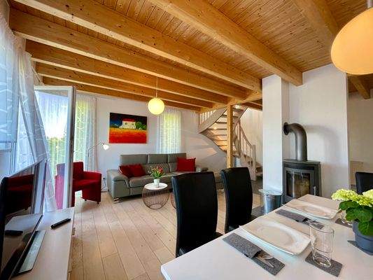 Wohnbereich mit Kamin.jpeg