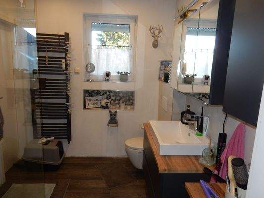 Tageslichtbad mit hochwertigem Interieur