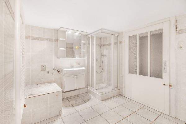 Badezimmer im Kellergeschoss