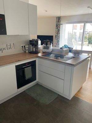 Küche mit Blick zum Balkon