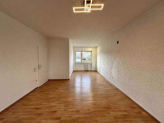 Lichtdurchflutetes Wohnzimmer