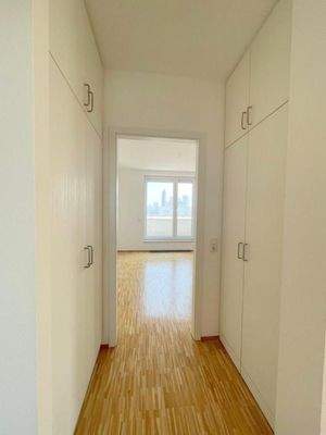 Flur mit Einbauschränken