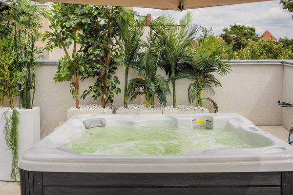 Jacuzzi auf der Südostterrasse