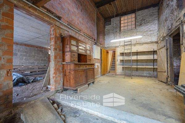 Garage und Freifläche