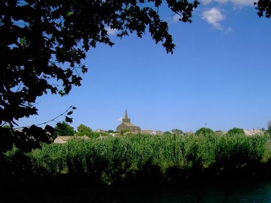 Vom Kanal Blick auf das Dorf