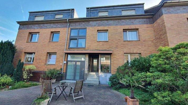 eigener Hauseingang rechts