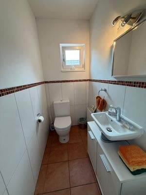 EG: Gäste-/Personal-Toilette