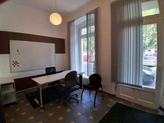 Arbeitsplatz am Schaufenster