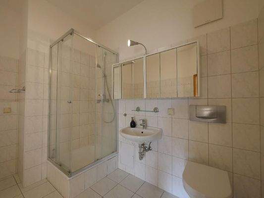  BAD mit WANNE und DUSCHE