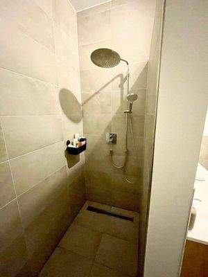 Bad oben Dusche.jpeg