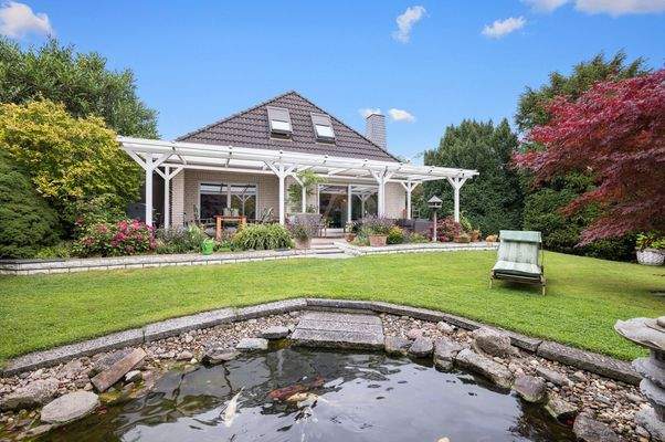 Garten mit Schwimmteich