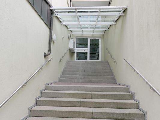 überdachter Hauszugang