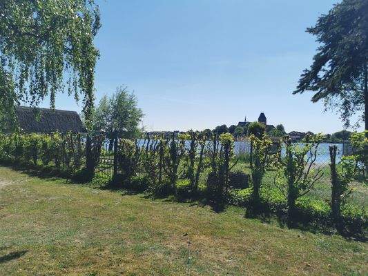 Mit Blick über den See zum Dom